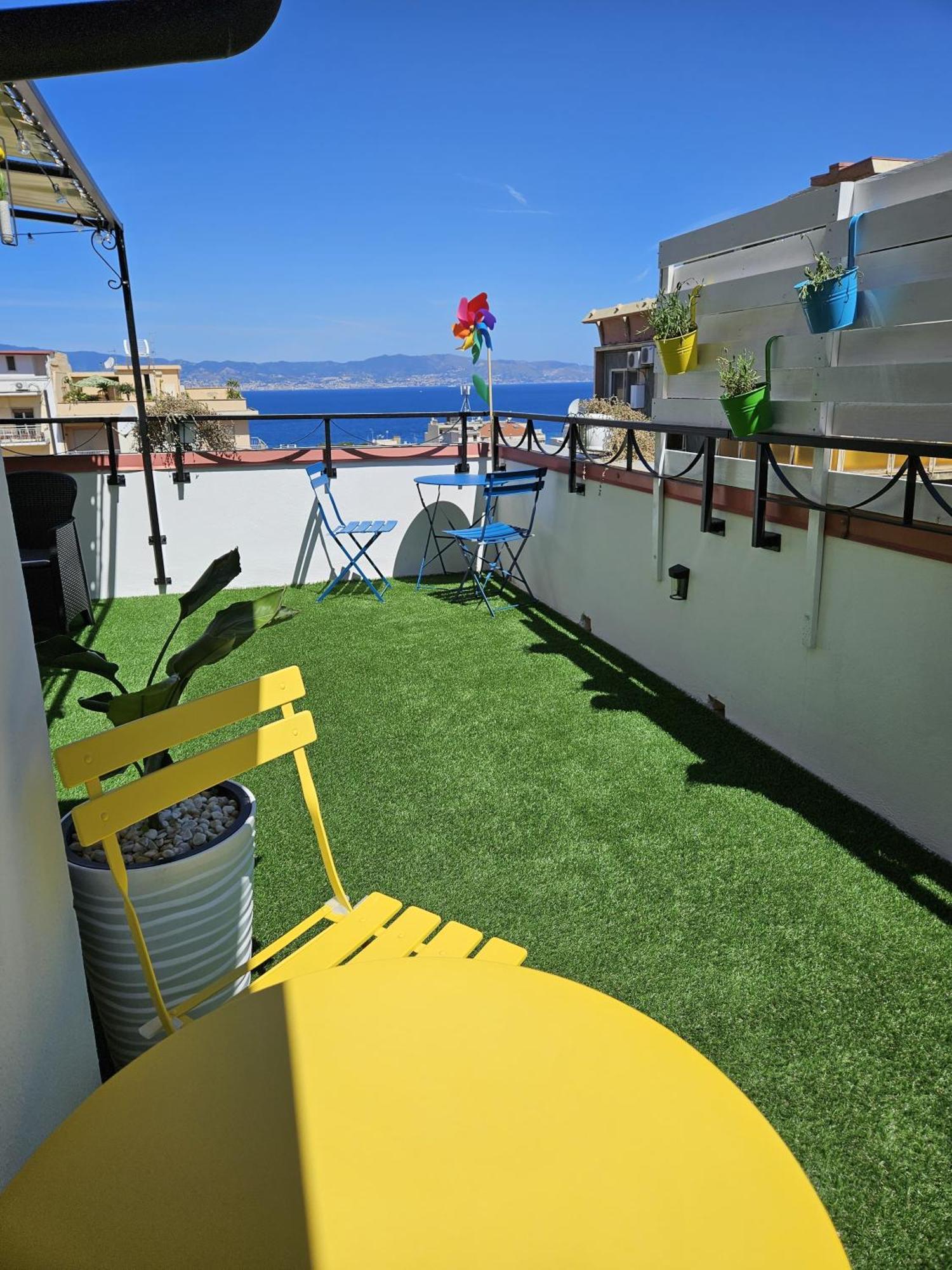 B&B Fuori Squadro - In Centro Con Terrazza Relax Vista Mare Reggio Calabria Exterior photo